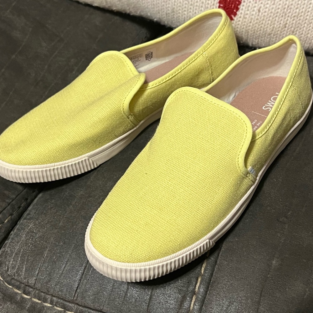 Toms size 7